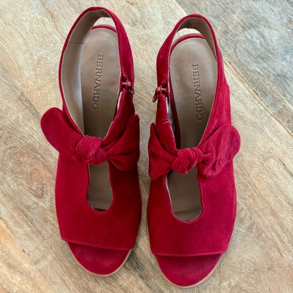 Bernardo Red Suede Bow Heels - Picture 2 of 4